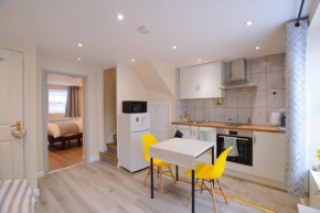 House with 3 Ensuite Bedrooms and a Private Garden